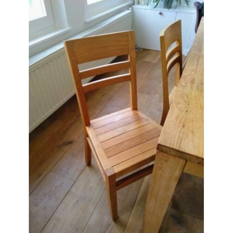 4 of 6 houten eetkamerstoelen