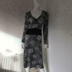 3220 Elegante zwart/witte jurk BROOKER; Mt= 38 Nieuwstaat"
