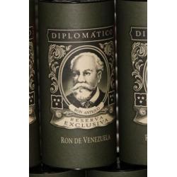 Leuke verzameling Whisky en Rum dozen (voor postpakketjes?)