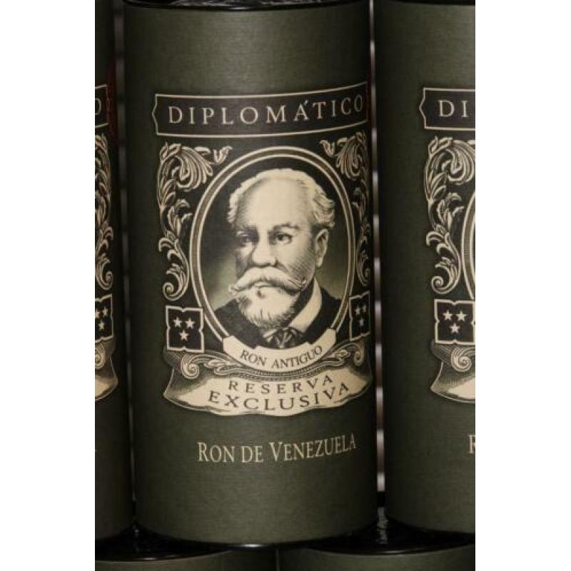 Leuke verzameling Whisky en Rum dozen (voor postpakketjes?)