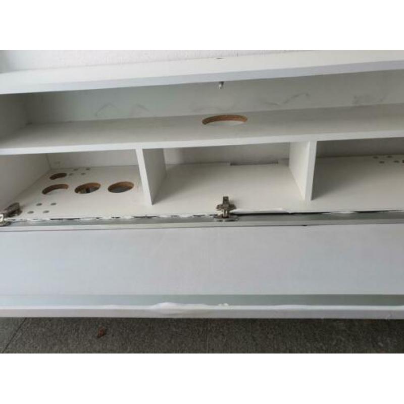Tv kast nog mooi witt