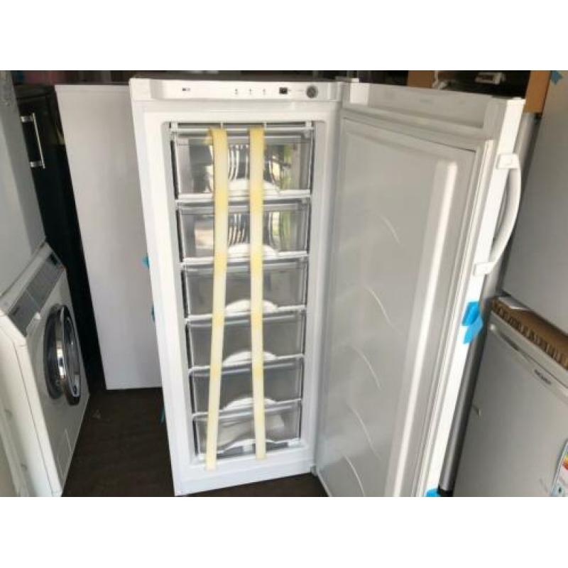 Nieuwe A++ 6 laden vrieskasten 150 x 60 cm 184 liter inhoud