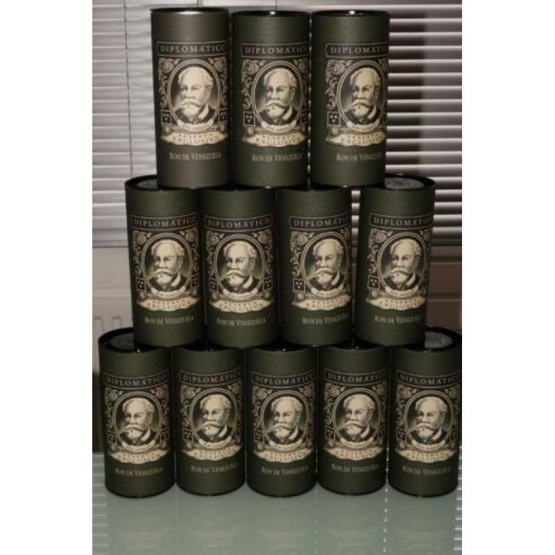 Leuke verzameling Whisky en Rum dozen (voor postpakketjes?)