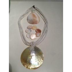 Ketting met 2 schelpenhangers en armband