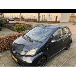 Toyota Aygo 1.0 12V Vvt-i 3DRS MMT 2006 Grijs (MP5 SPELER)