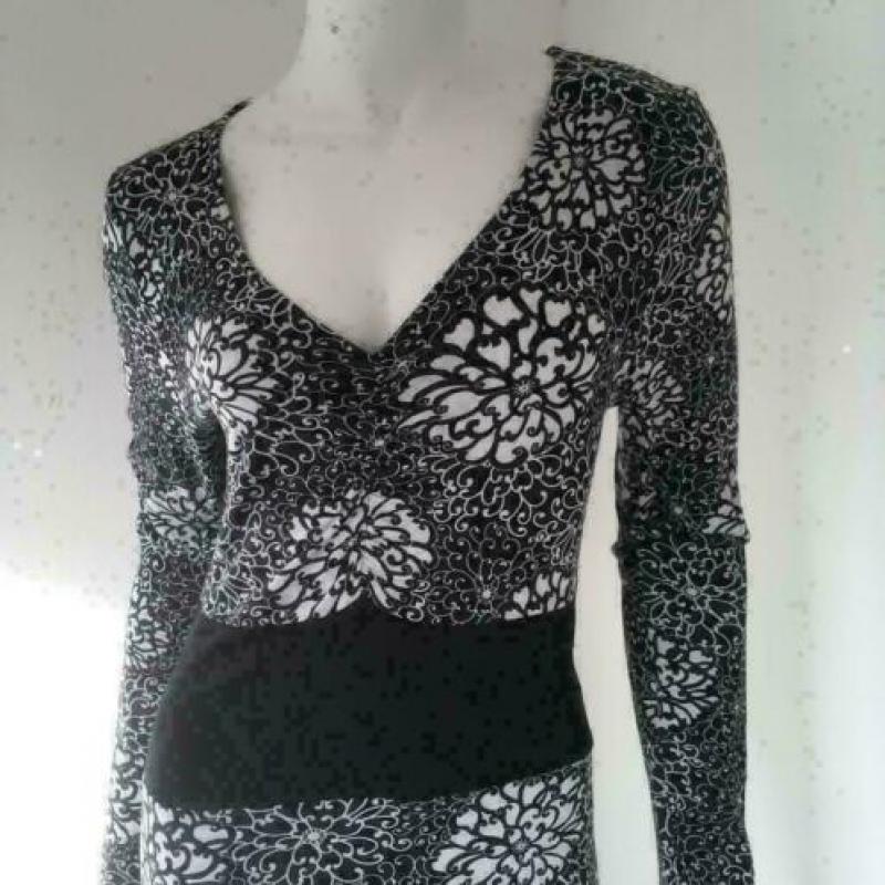 3220 Elegante zwart/witte jurk BROOKER; Mt= 38 Nieuwstaat"