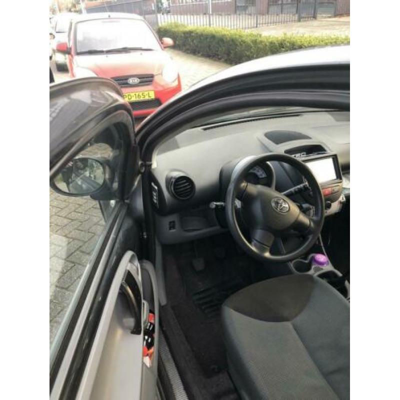 Toyota Aygo 1.0 12V Vvt-i 3DRS MMT 2006 Grijs (MP5 SPELER)