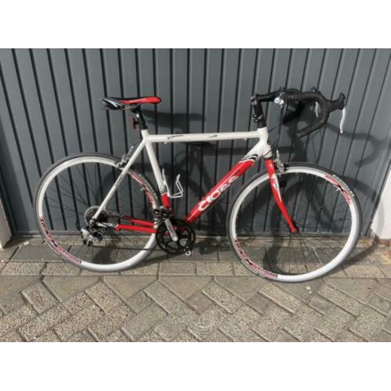 Peloton race fiets wielrenfiets goede staat