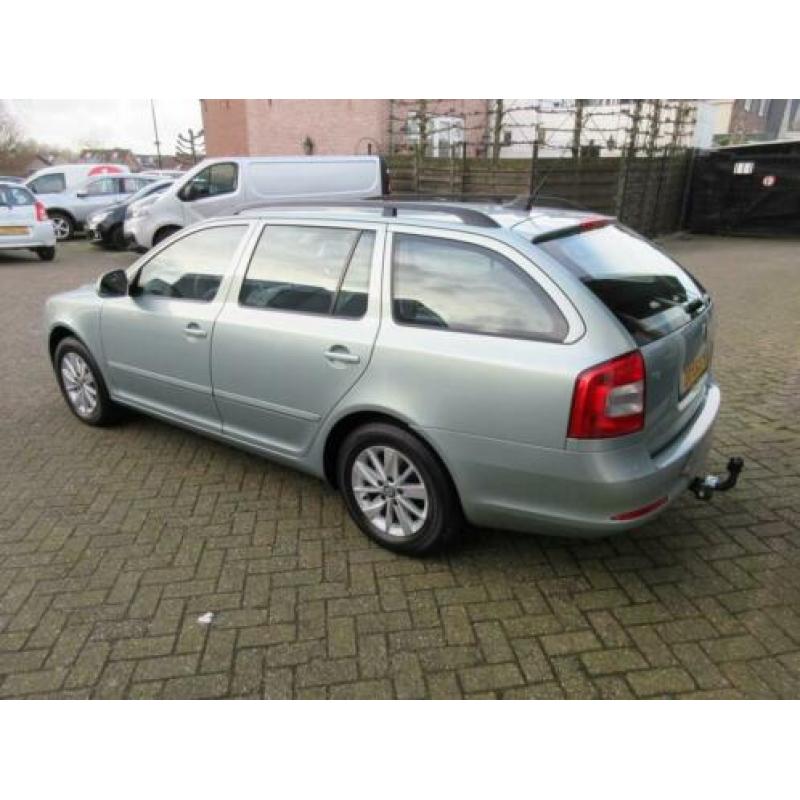 Skoda Octavia Combi 1.4 TSI Ambition Automaat/ Airco/ Trekha