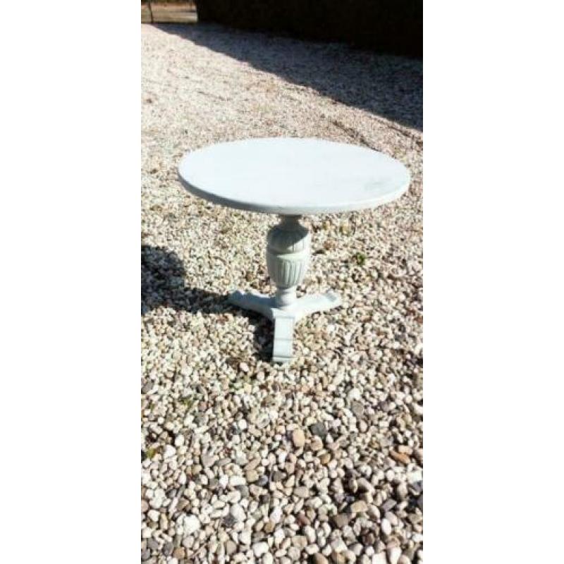 624, tafeltje te koop, diameter 60 cm.