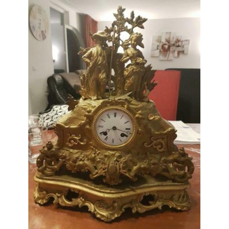 Antieke Vergulde pendule met boerentafreel