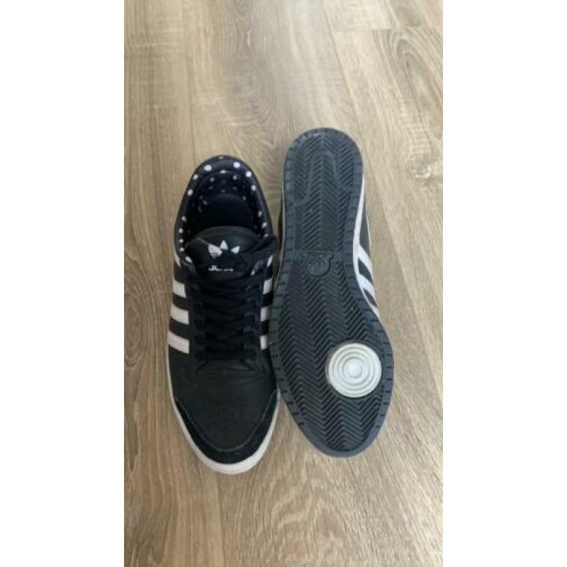 Adidas sneaker maat 38 2/3 (valt als 38)