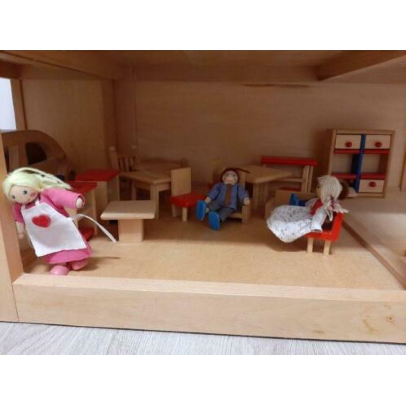 houten poppenhuis, compleet en prima conditie