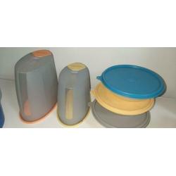 TUPPERWARE zolderrestanten incl goudkleurige tupperware tas