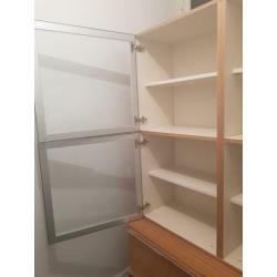 Kast met lades. (Voor boeken of hoe je het wilt gebruiken)