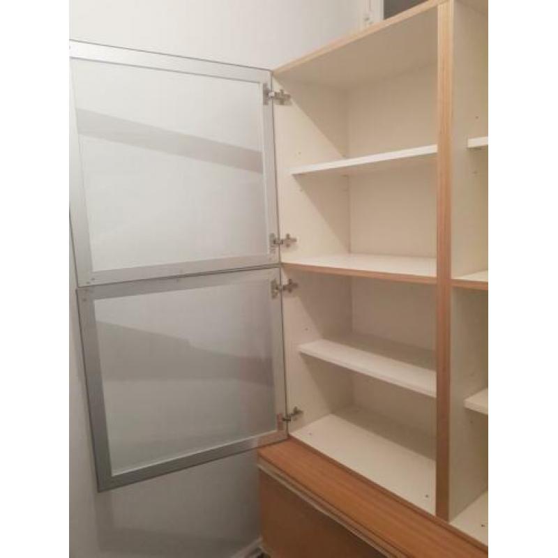 Kast met lades. (Voor boeken of hoe je het wilt gebruiken)