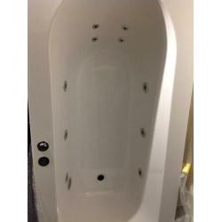NIEUW LUXE WHIRLPOOL VAN BETERBAD/XENZ VAN RUIM 1000 nu 449