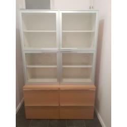 Kast met lades. (Voor boeken of hoe je het wilt gebruiken)