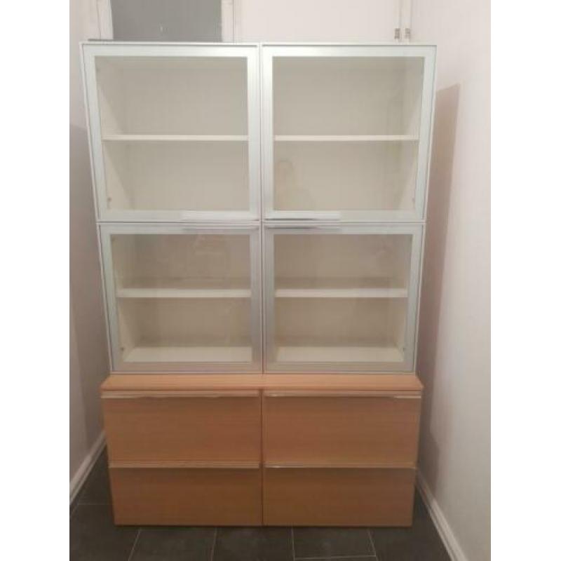 Kast met lades. (Voor boeken of hoe je het wilt gebruiken)