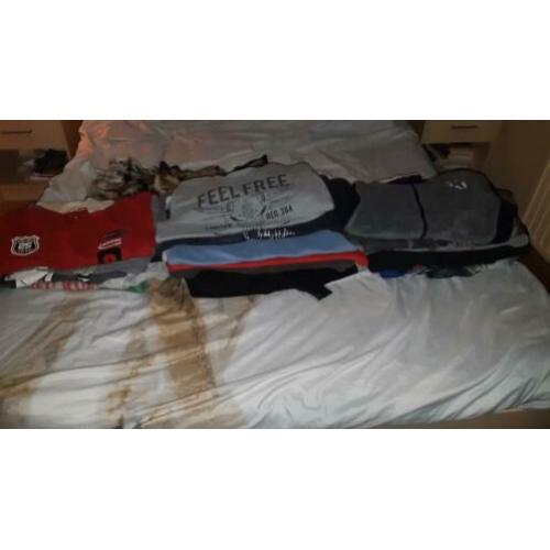 Een pakket truien en shirts mt 170 / 176 met 47 stuks: