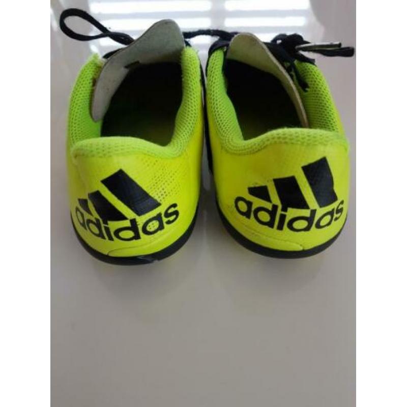Adidas voetbalschoenen mt 33