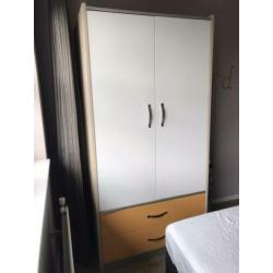 Commode én kledingkast 1 prijs