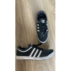Adidas sneaker maat 38 2/3 (valt als 38)