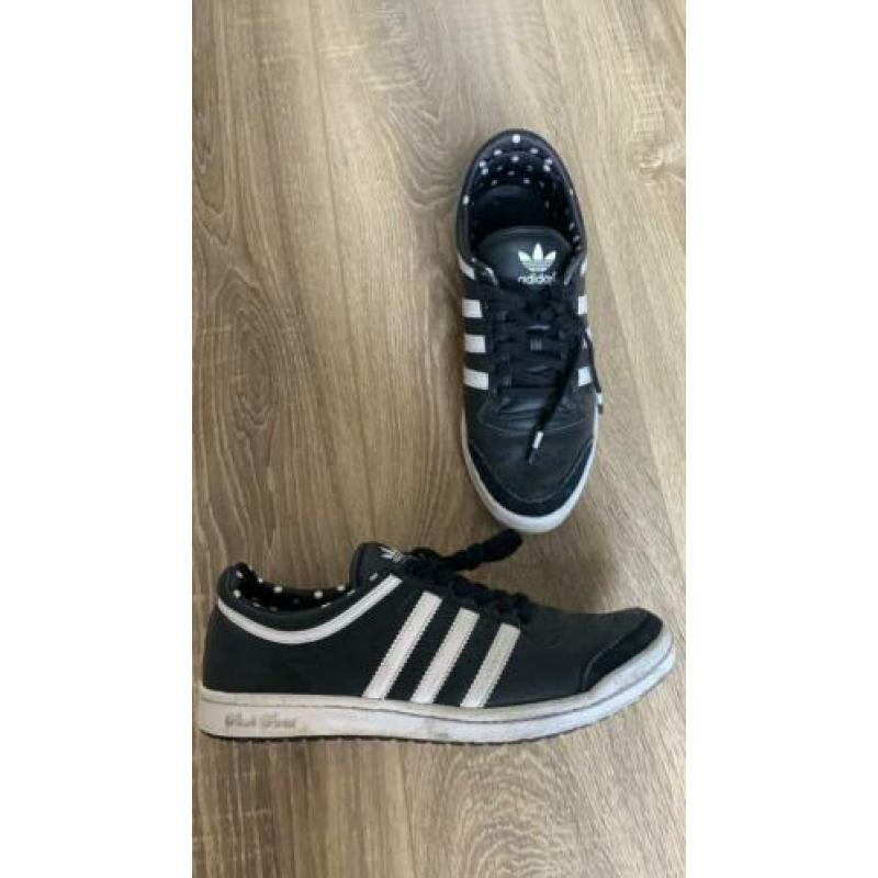 Adidas sneaker maat 38 2/3 (valt als 38)