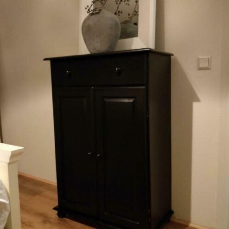 Prachtig zwart meiden kastje