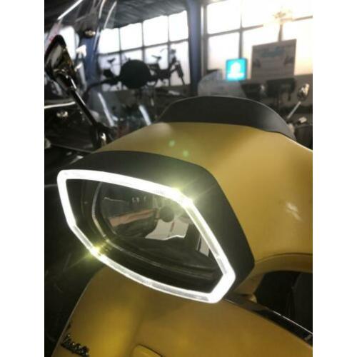 Vespa Sprint koplamp rand met led zwart of chrome