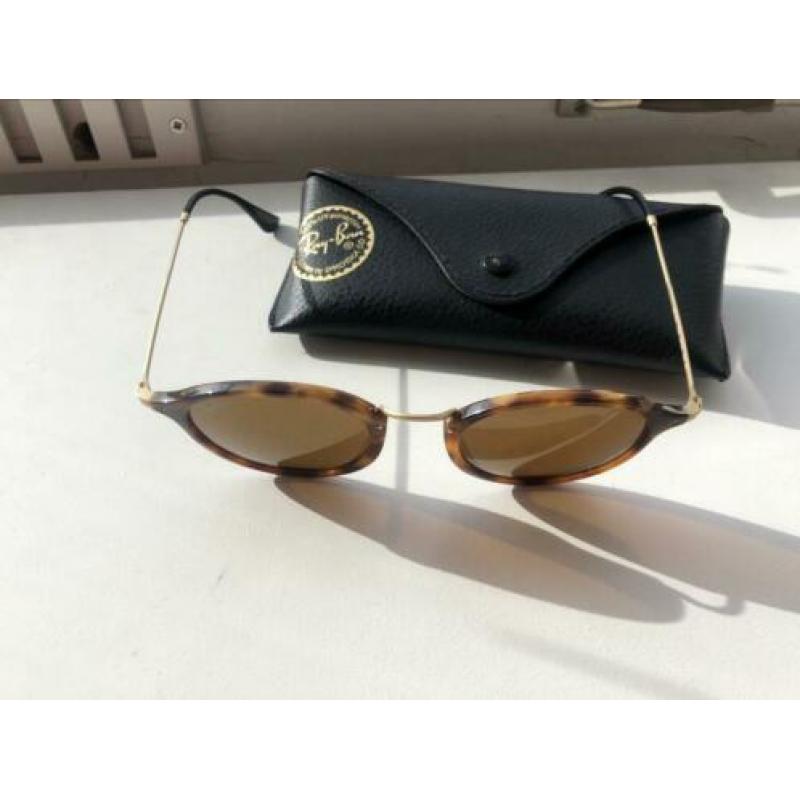 Ray-Ban Round Fleck bruin klassiek B-15