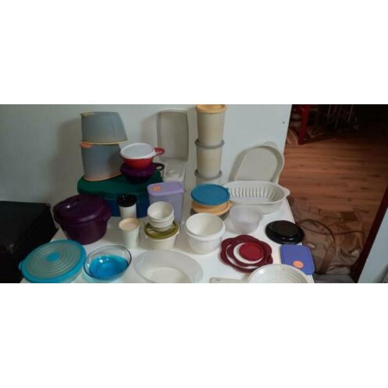 TUPPERWARE zolderrestanten incl goudkleurige tupperware tas