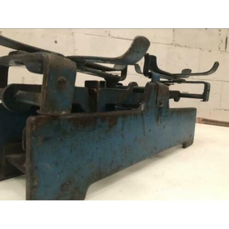 Antieke weegschaal met 2 bloempotten ,industriële, vintage