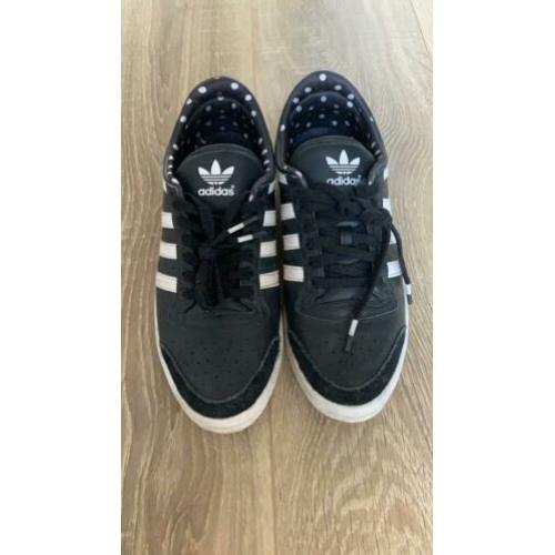 Adidas sneaker maat 38 2/3 (valt als 38)