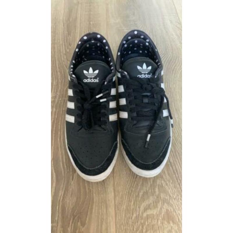 Adidas sneaker maat 38 2/3 (valt als 38)
