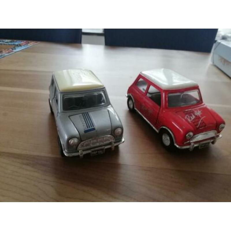 Twee mini's, pull back 1op 43