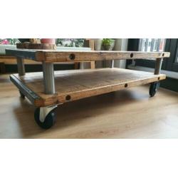 Unieke industriële salontafel van steenschotten