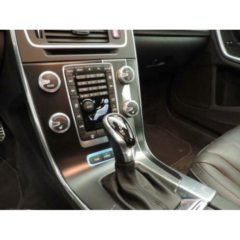 Volvo V60 2.4 D6 Twin Engine R-Design (full options)