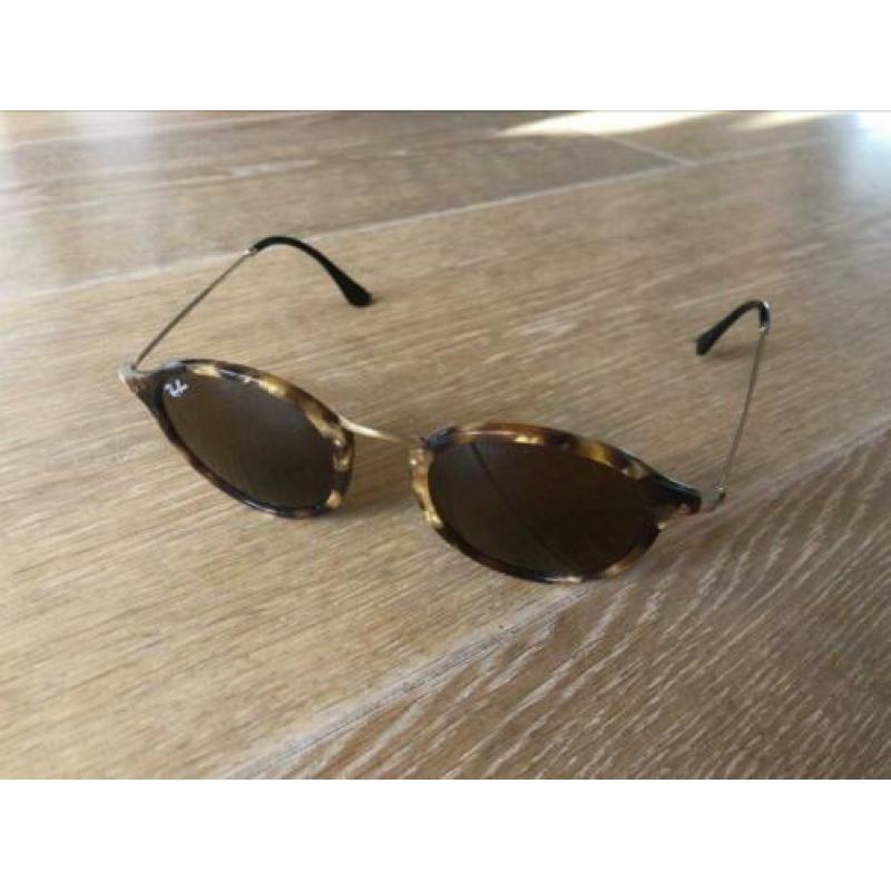 Ray-Ban Round Fleck bruin klassiek B-15
