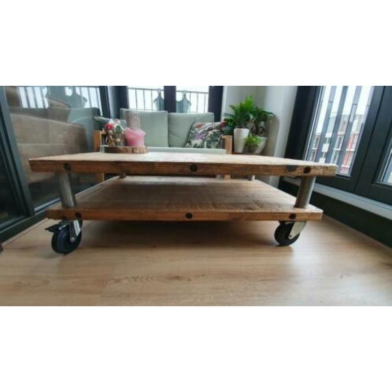 Unieke industriële salontafel van steenschotten