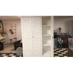 Massief houten linnenkast
