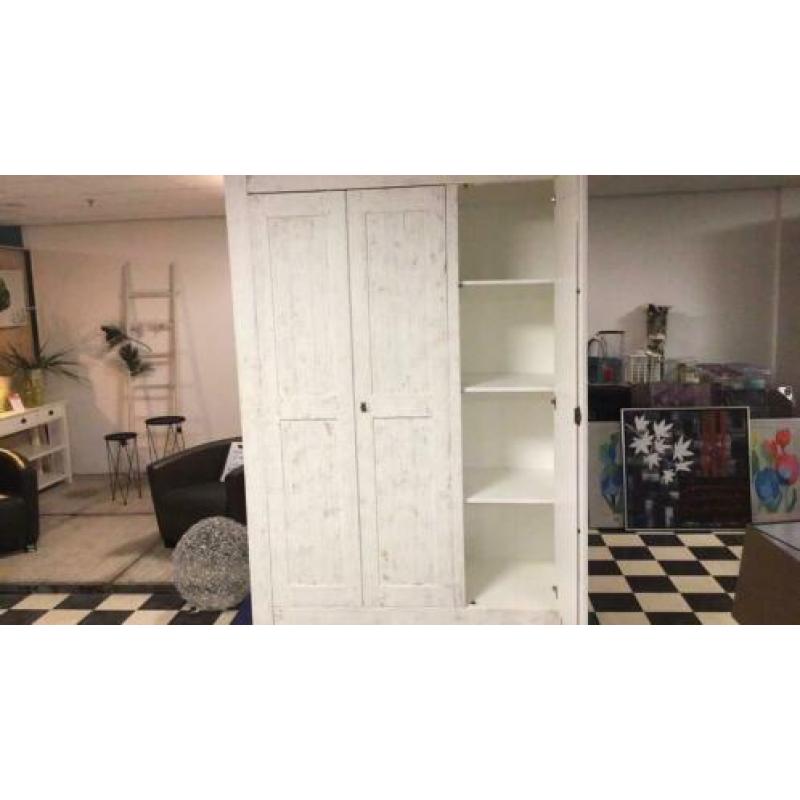 Massief houten linnenkast