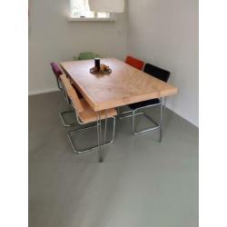 Eikenhouten tafel in visgraat motief