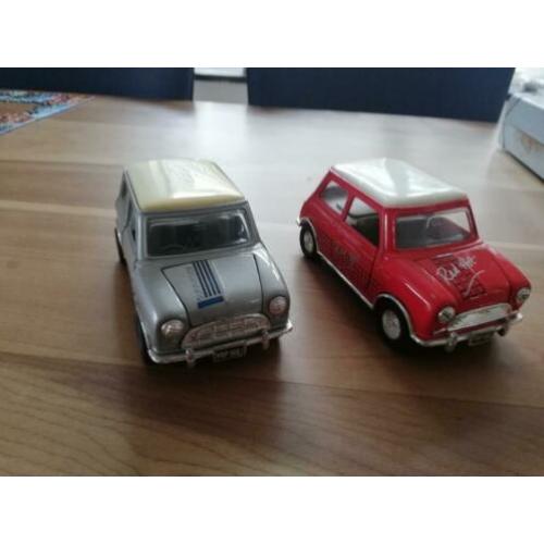 Twee mini's, pull back 1op 43