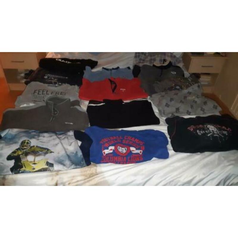 Een pakket truien en shirts mt 170 / 176 met 47 stuks: