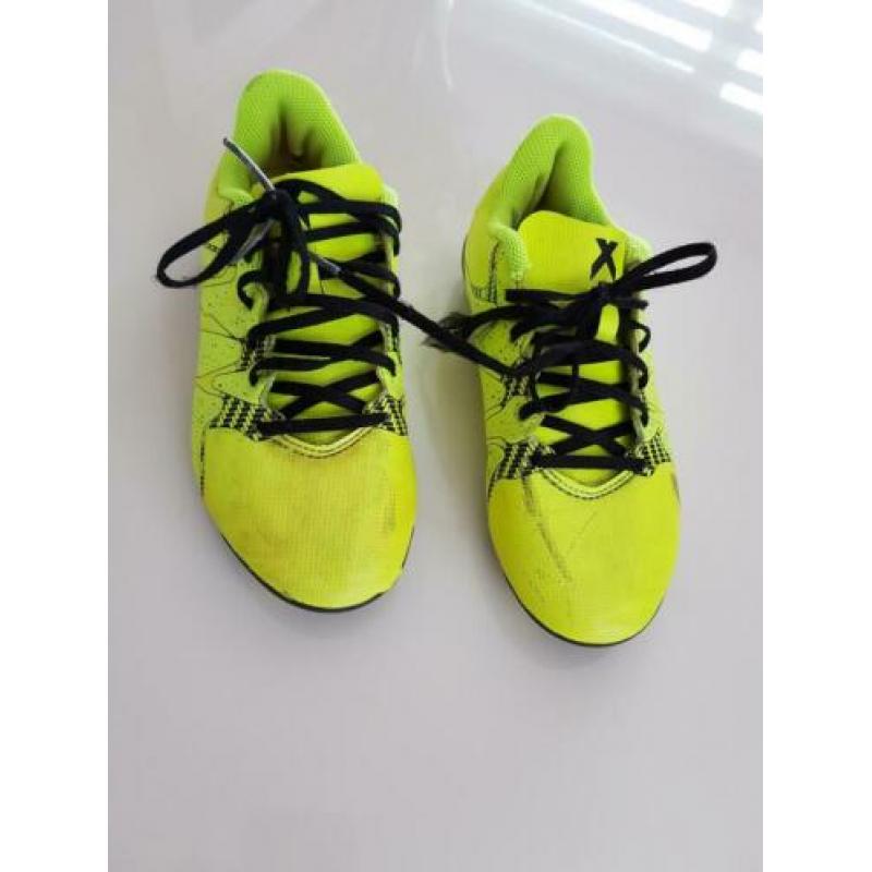 Adidas voetbalschoenen mt 33