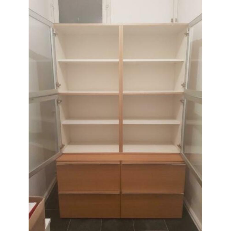 Kast met lades. (Voor boeken of hoe je het wilt gebruiken)