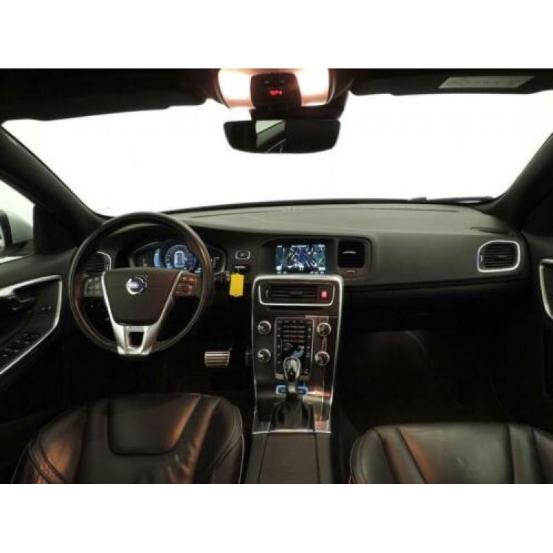 Volvo V60 2.4 D6 Twin Engine R-Design (full options)