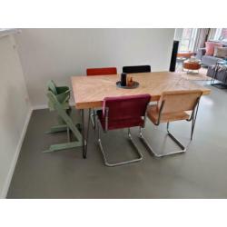 Eikenhouten tafel in visgraat motief