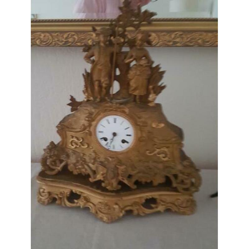 Antieke Vergulde pendule met boerentafreel